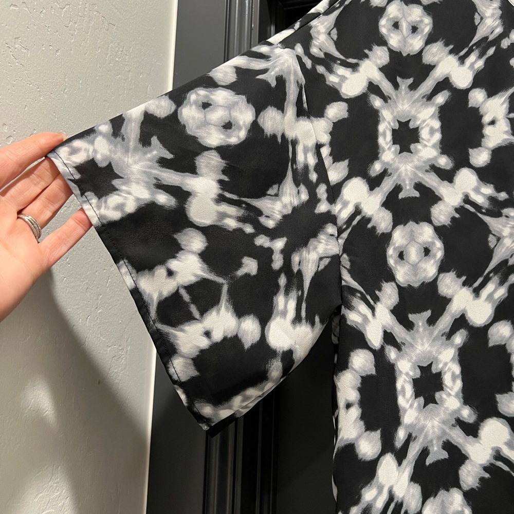 Peyton Jensen black/white/gray blouse from Evereve - Picture 3 of 5